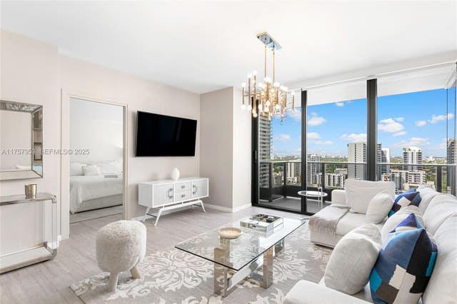 1000 Brickell Plaza 2211, Miami, FL 33131