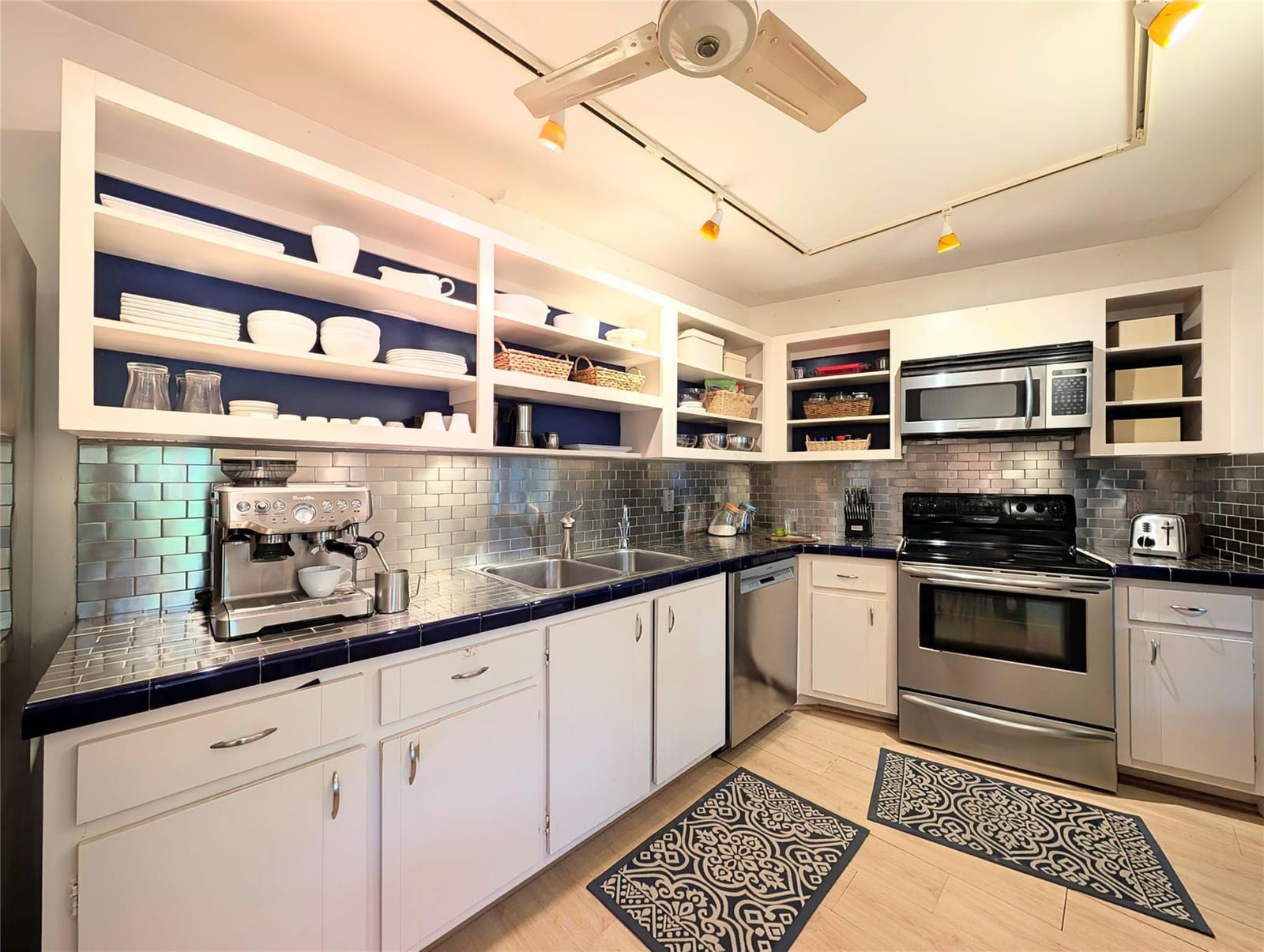 545 Oaks Lane 406, Pompano Beach, FL 33069 photo 16