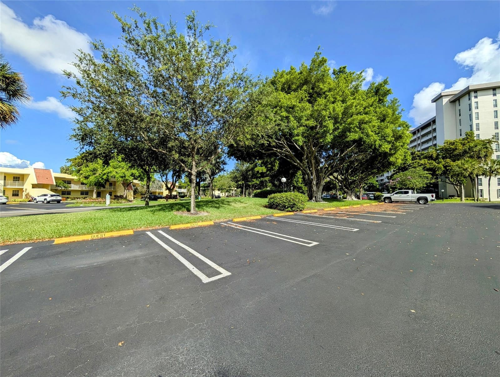 545 Oaks Lane 406, Pompano Beach, FL 33069 photo 17