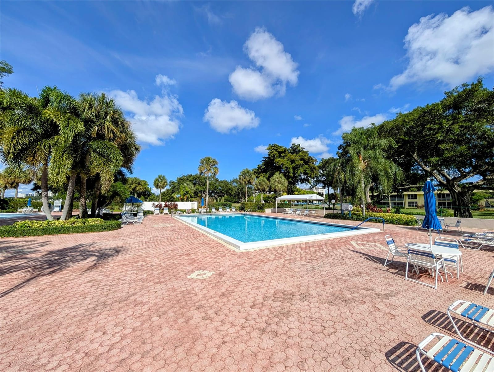 545 Oaks Lane 406, Pompano Beach, FL 33069 photo 20