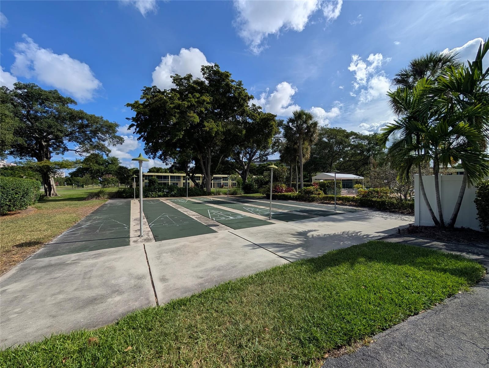 545 Oaks Lane 406, Pompano Beach, FL 33069 photo 25