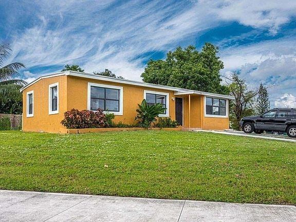 3105 Ocean Parkway, Boynton Beach, FL 33435