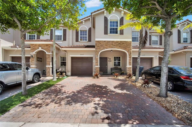 22429 SW 88th Path, Cutler Bay, FL 33190