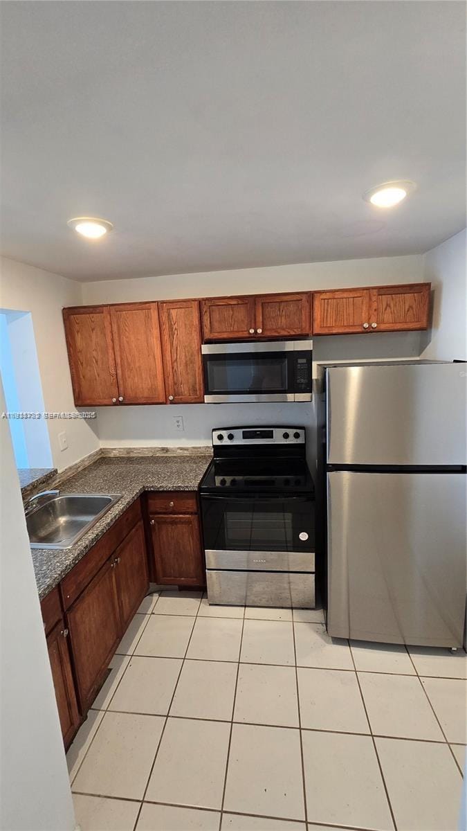 498 NW 165th St Road D-407 — photo 4