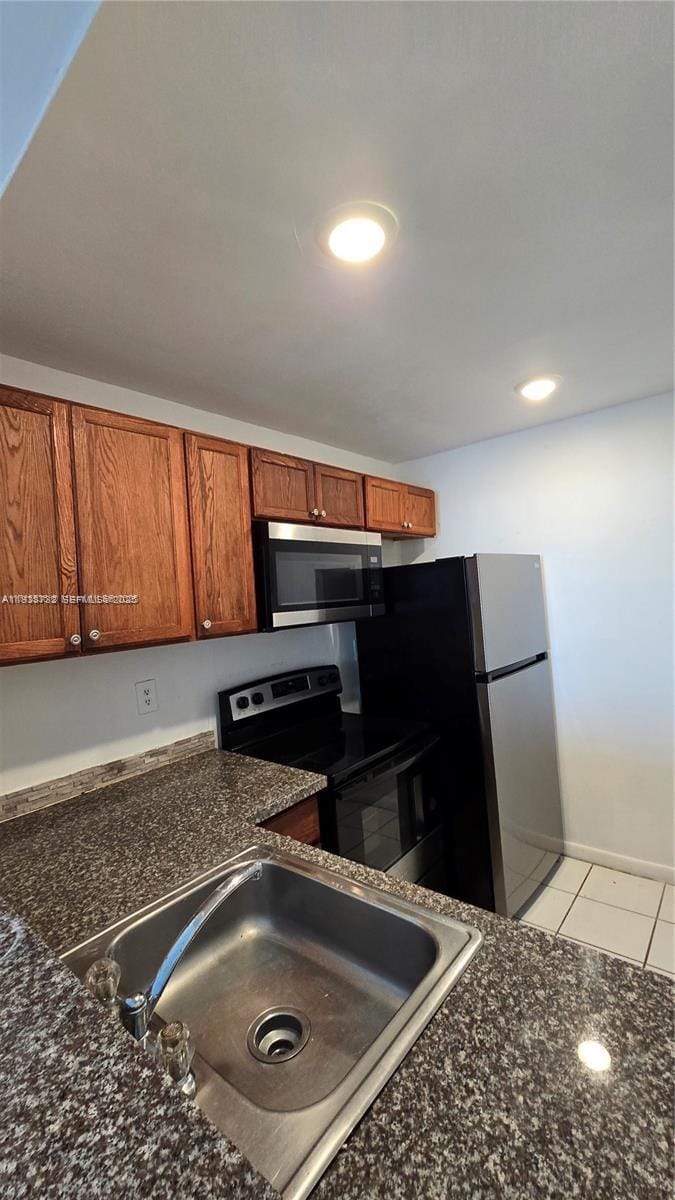 498 NW 165th St Road D-407 — photo 5