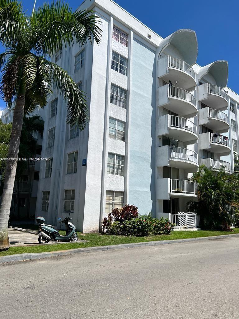 498 NW 165th St Road D407, Miami, FL 33169, Miami