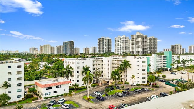 3181 S Ocean Drive 103, sold in Golden View Condo, Hallandale Beach, FL
