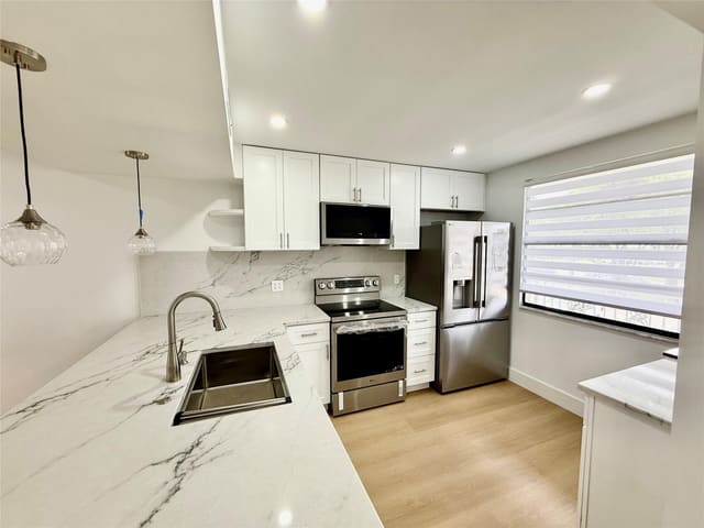 6073 Balboa Circle 205, Boca Raton, FL 33433