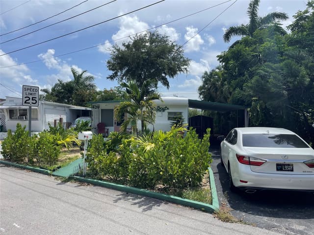 1433 SW 87th Terrace, Davie, FL 33324