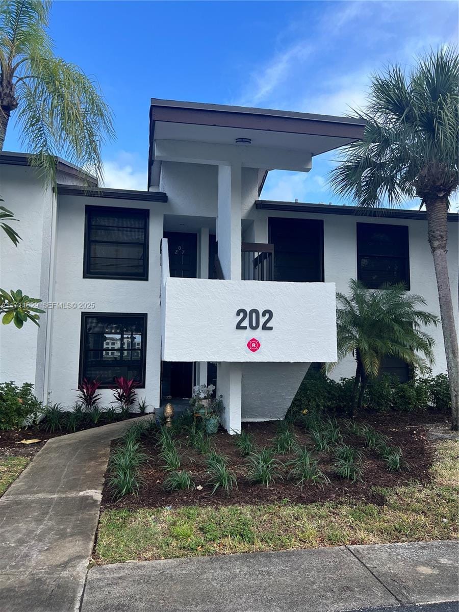 202 Lake Pointe Drive 107, Oakland Park, FL 33309 photo 3