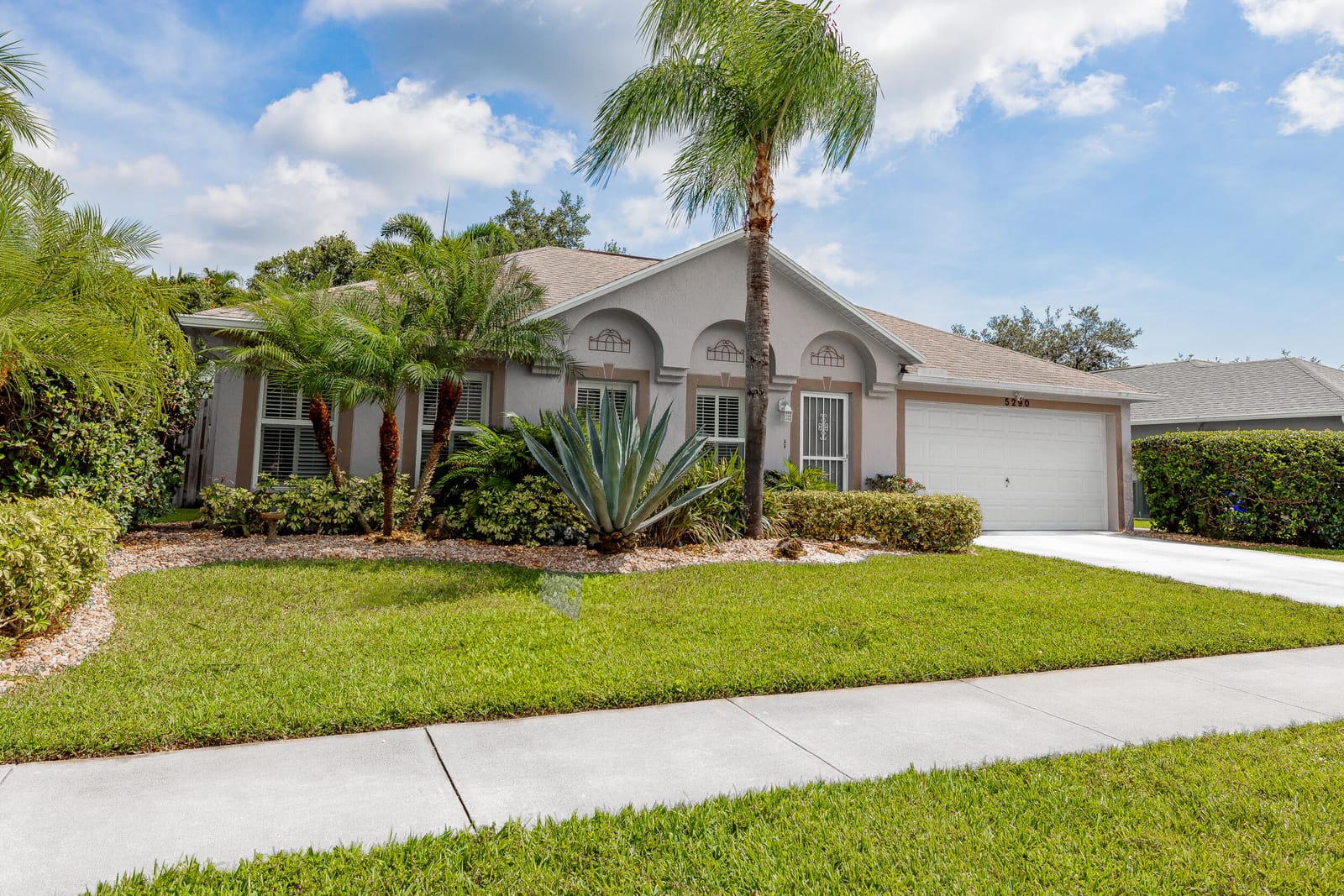 5290 Compass Pointe Circle — photo 2