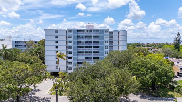 3301 Spanish Moss Terrace 705, Lakes Of Inverrary, Lauderhill, FL