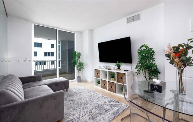 170 SE 14th Street 2708, Miami, FL 33131