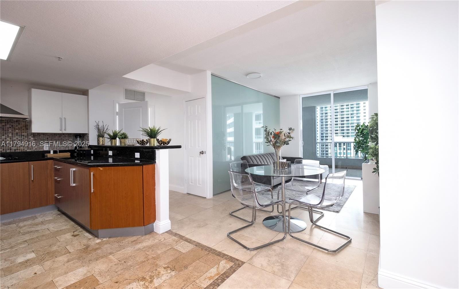 170 SE 14th Street 2708, Miami, FL 33131 photo 2