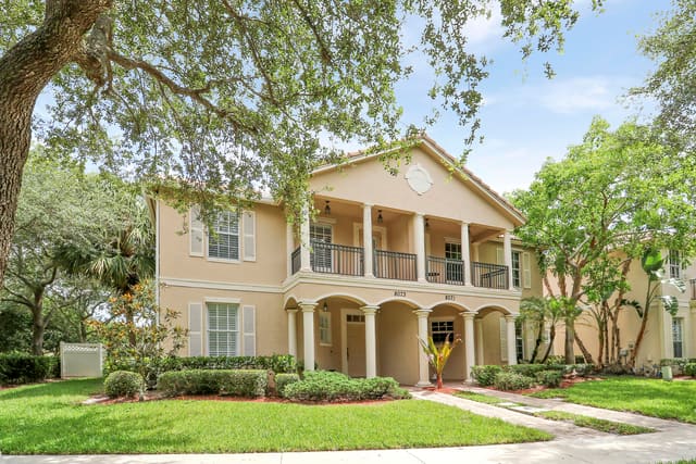 8073 Murano Circle, Palm Beach Gardens, FL 33418