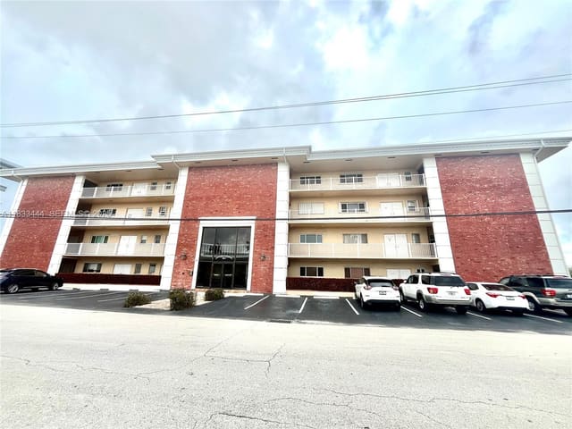 2841 NE 33rd Court 104, Fort Lauderdale, FL 33306
