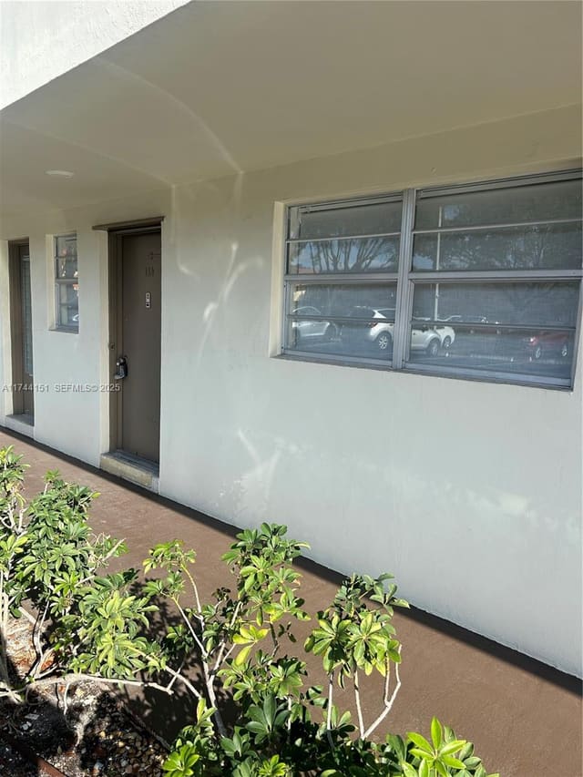 1530 NE 191st Street 124, sold in Third Horizons, Miami, FL