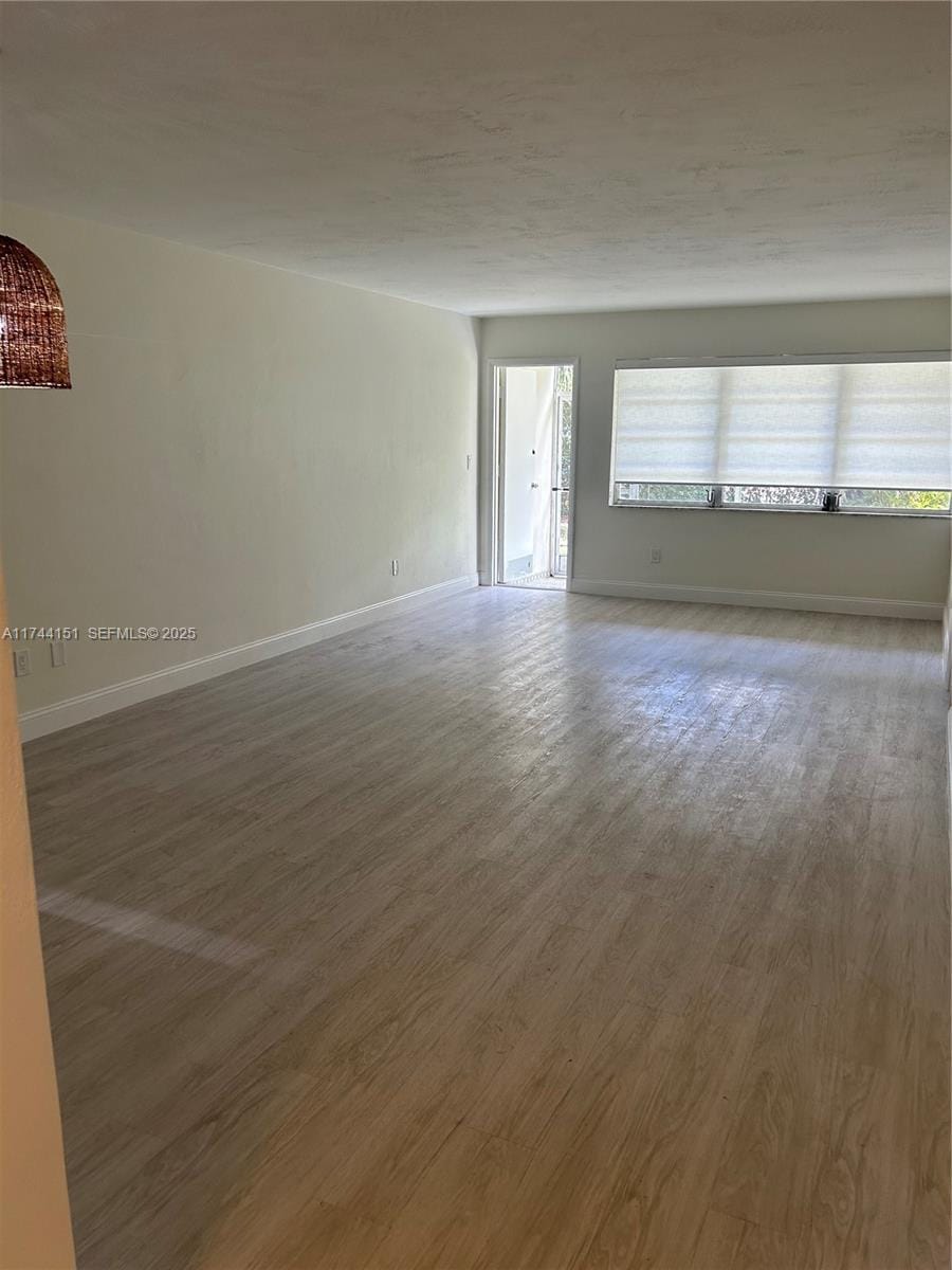 1530 NE 191st Street 124, Miami, FL 33179 photo 2