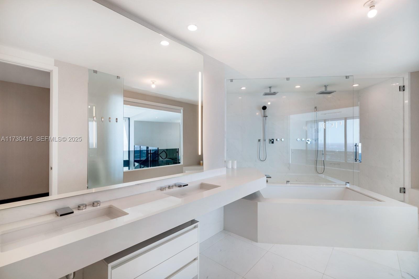 18555 Collins Avenue 4203, Sunny Isles Beach, FL 33160 photo 24