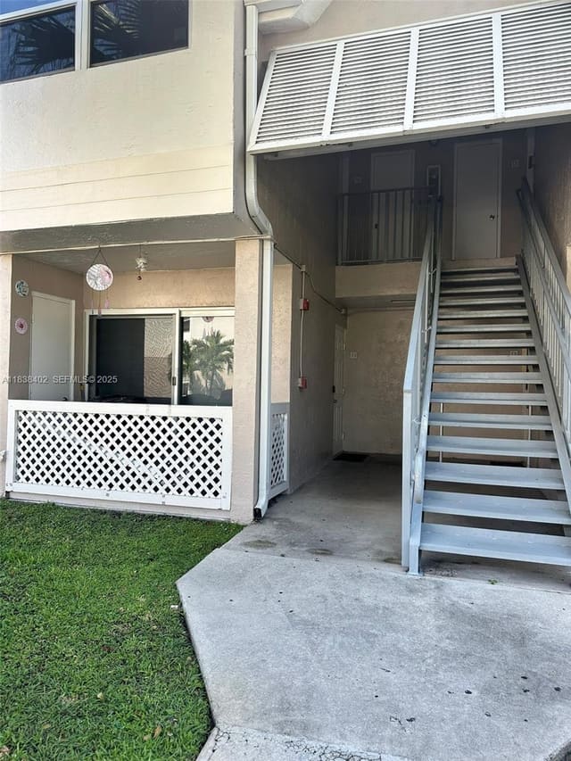 17580 NW 67th Place E-1, Hialeah, FL 33015