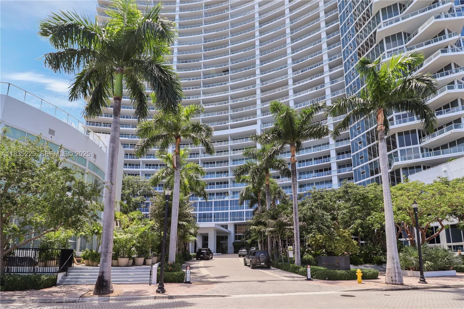 2020 N Bayshore Drive 2801 — photo 2