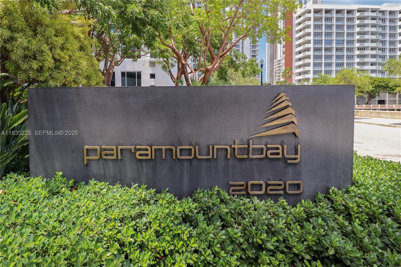 2020 N Bayshore Drive 2801 — photo 3