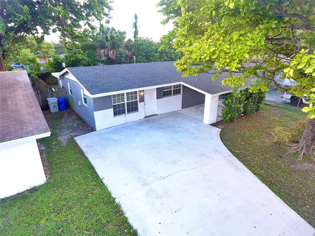 2724 NW 2nd Street, sold in Pompano Beach, Pompano Beach, FL