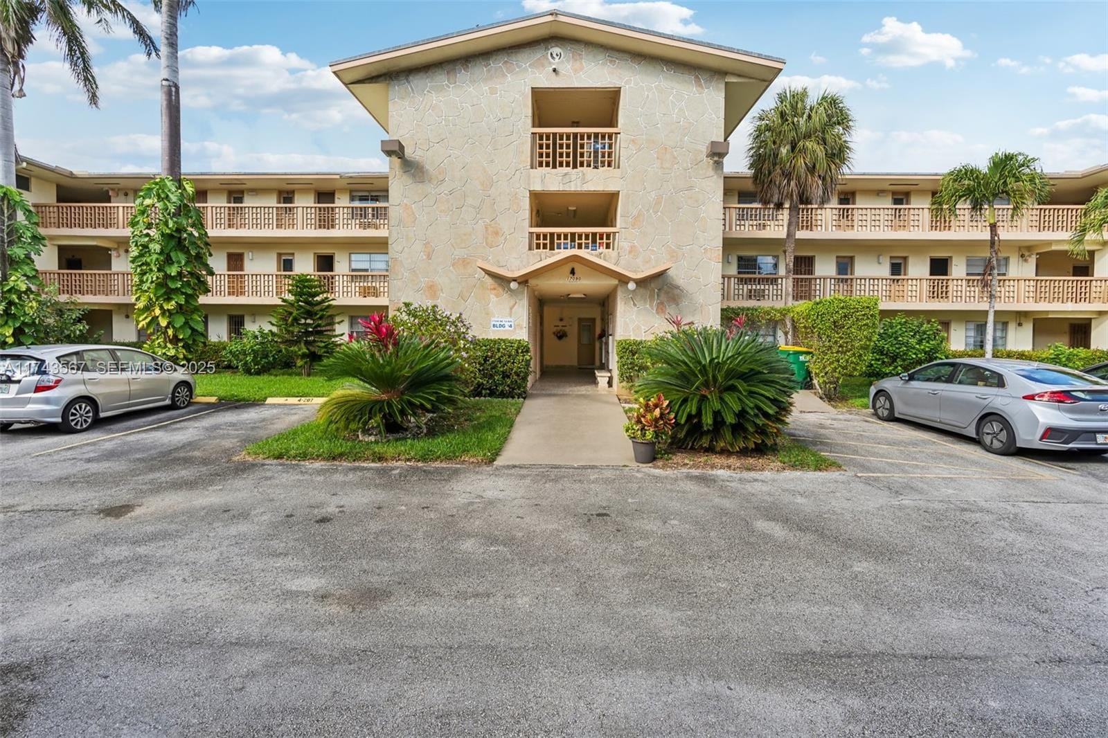 17090 NE 14th Avenue 205, Miami, FL 33162