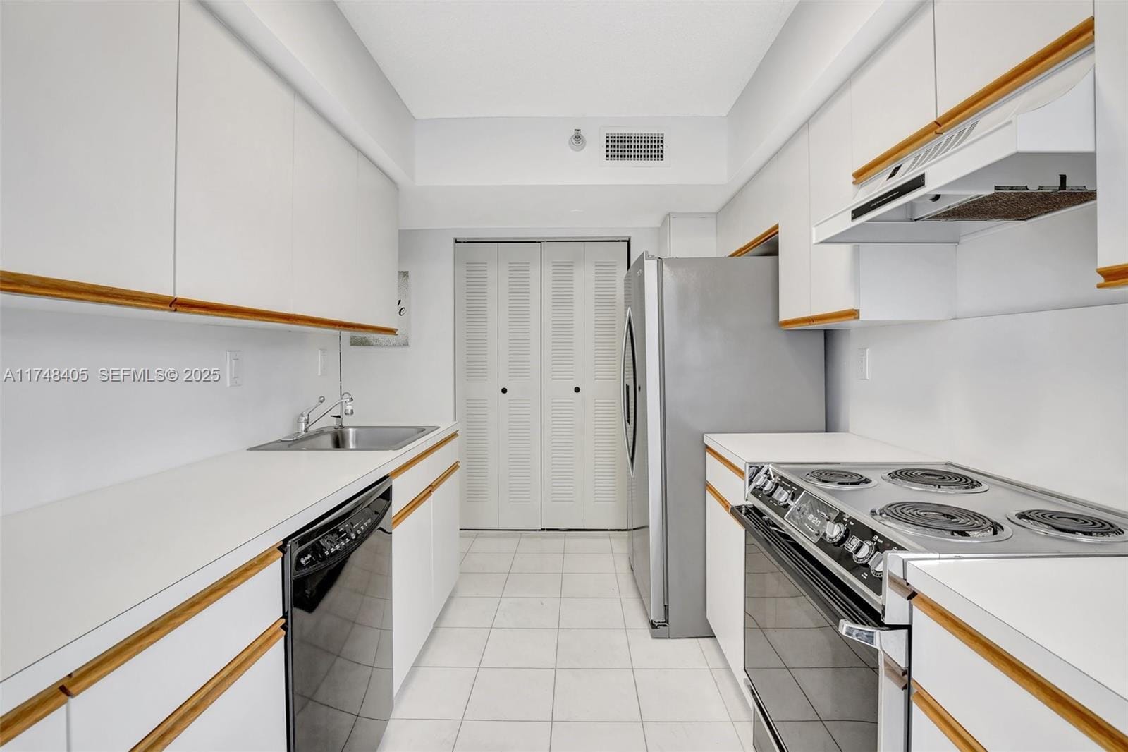 19101 NE 36th Court 307, Aventura, FL 33180 photo 9