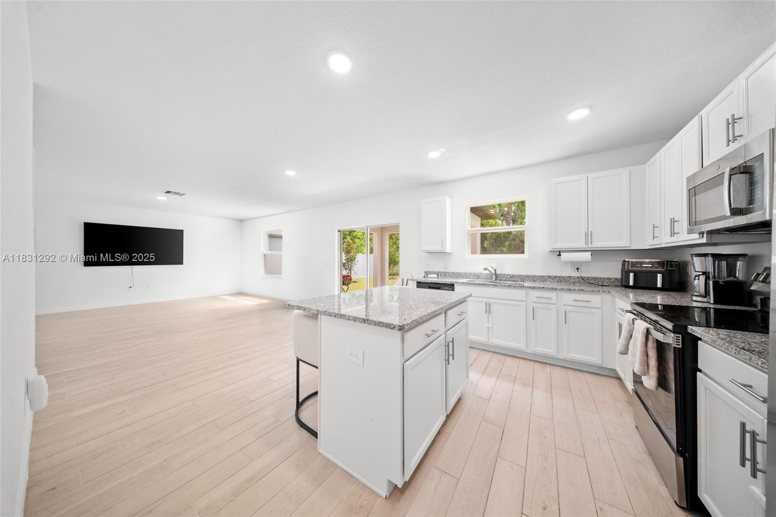5005 Armina Place — photo 8