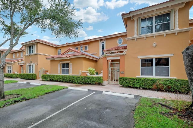 8511 NW 141st Terrace 402, Miami Lakes, FL 33016