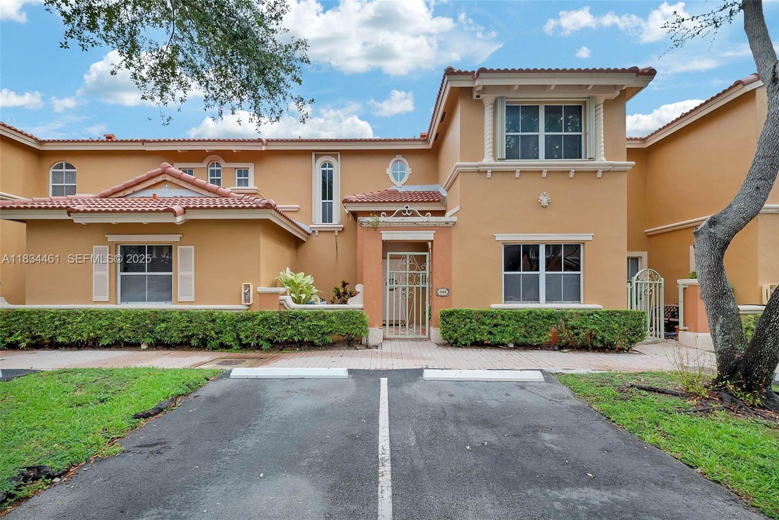 8511 NW 141st Terrace 402, Miami Lakes, FL 33016 photo 2