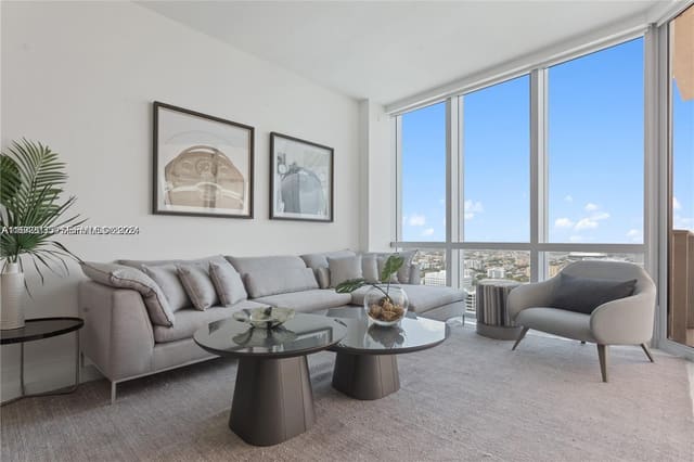 851 NE 1st Avenue 2906, Miami, FL 33132