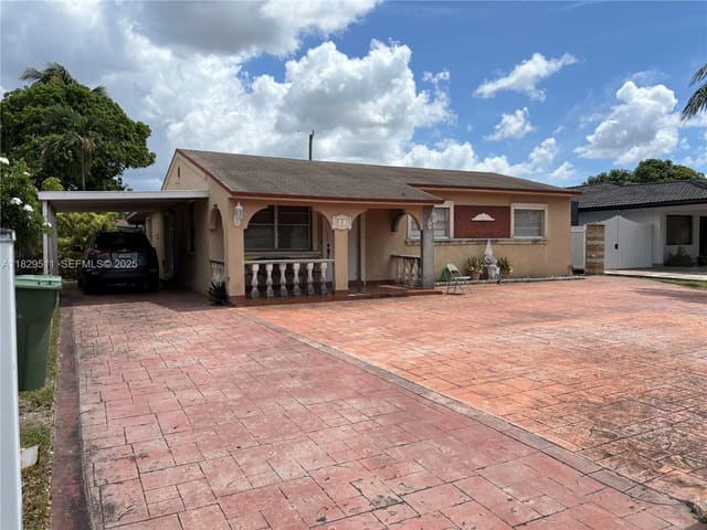 851 W 35th Street, sold in Kraftlawn, Hialeah, FL