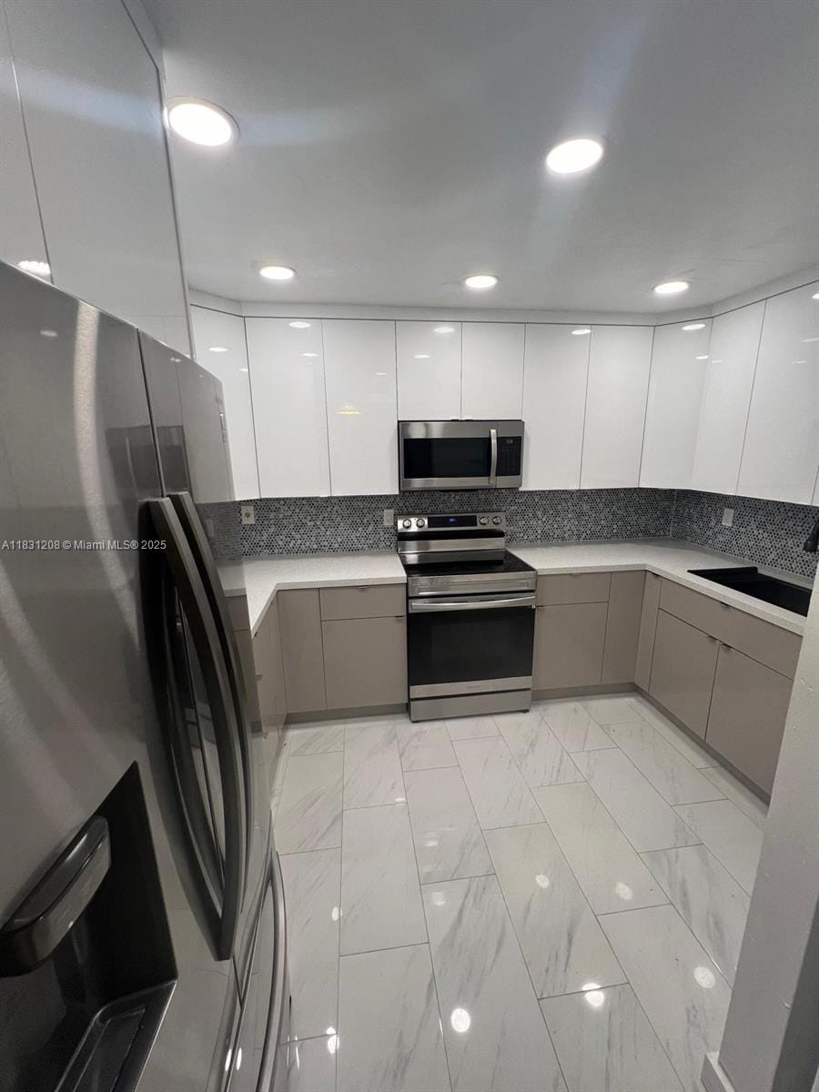 900 NE 195th Street 314, Miami, FL 33179 photo 11