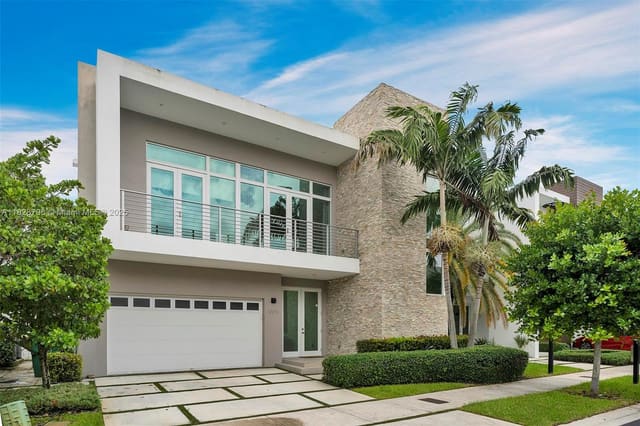 10573 NW 67th Terrace, sold in Grand Floridian Estates, Doral, FL