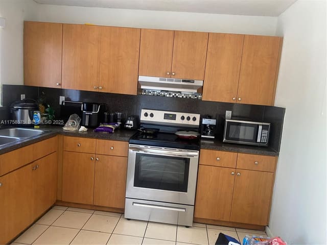 7987 NW 7th Street D8, sold in Midway Mansions Townhomes, Miami, FL