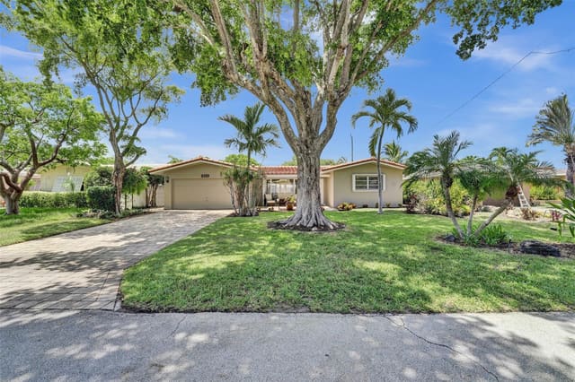 2111 NE 54th Court, sold in Knoll Ridge, Fort Lauderdale, FL