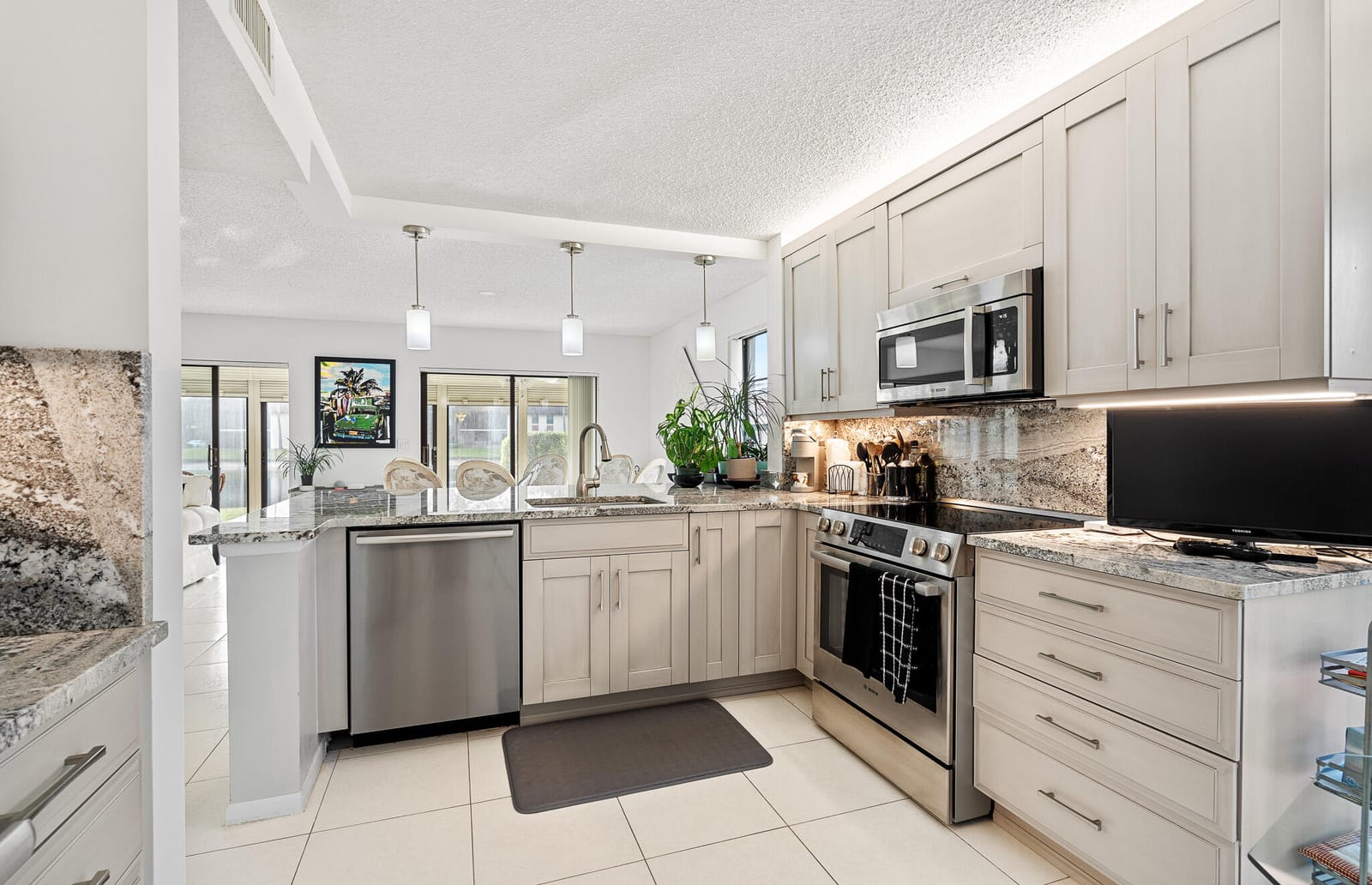 10439 S Circle Lake Drive 102 — photo 2