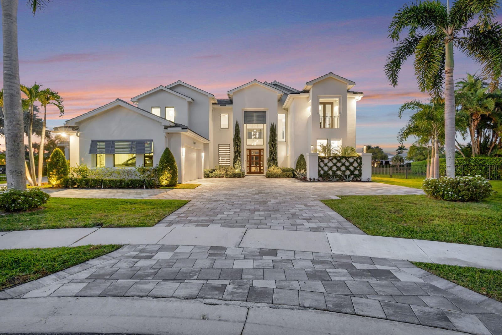 820 Floret Drive — photo 3