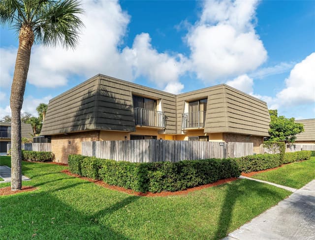 1624 16th Way, sold in Village Of Sandalwood Lak, West Palm Beach, FL