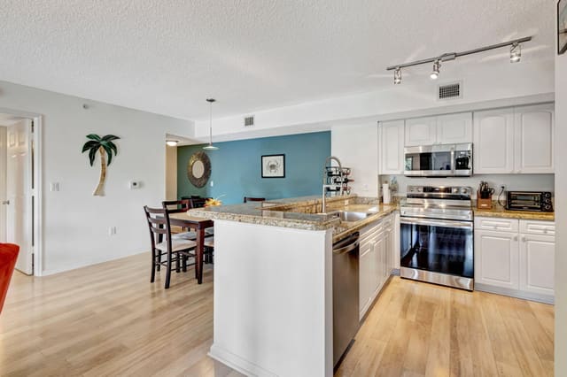 260 Village Boulevard 5205, sold in Lighthouse Cove, Tequesta, FL