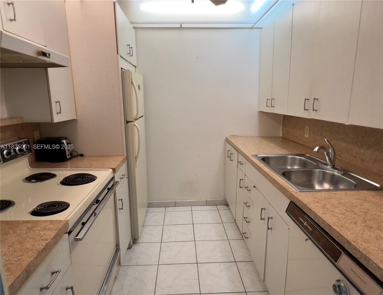 4701 Martinique Drive F1 — photo 3