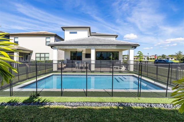 2414 Primrose Place, Oakland Park, FL 33309