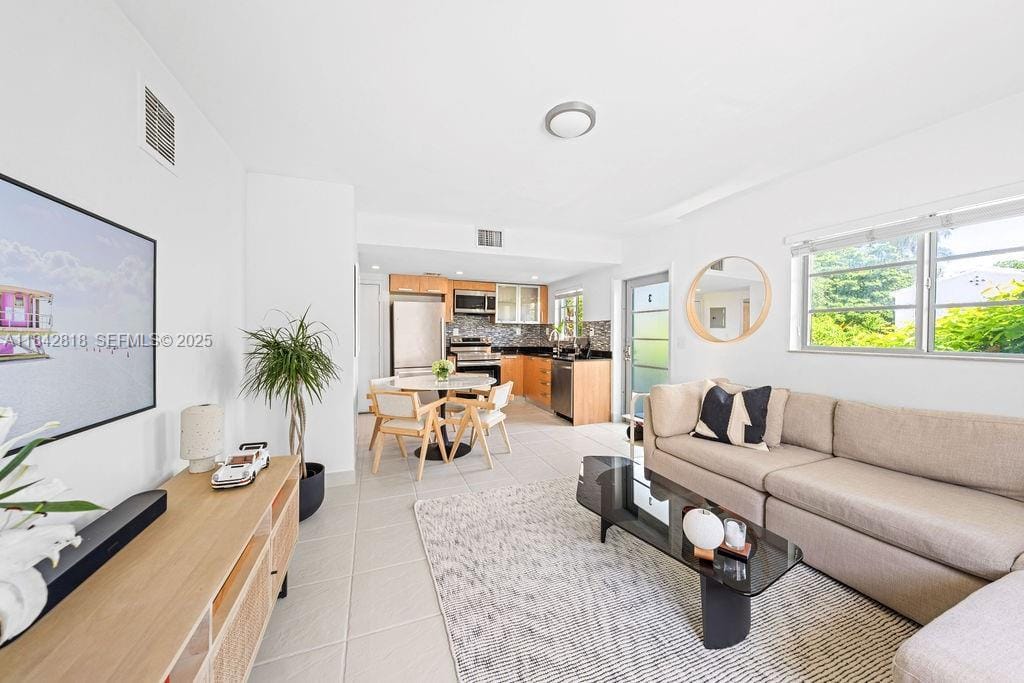 1050 7th Street 1050-3, Miami Beach, FL 33139
