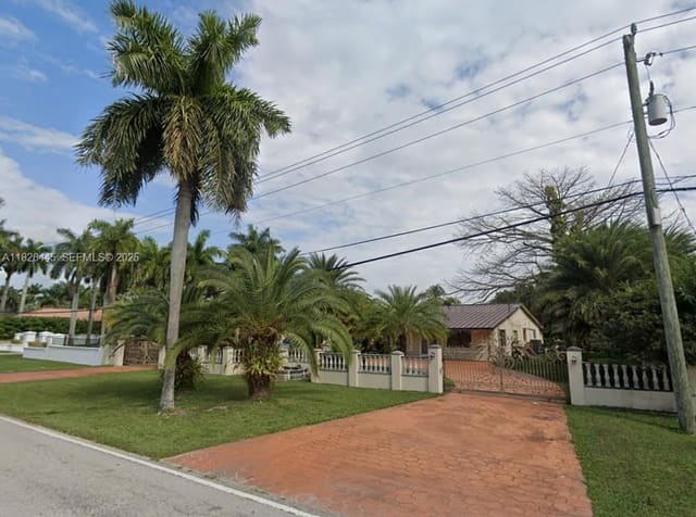 301 NW 132nd Avenue, Miami, FL 33182