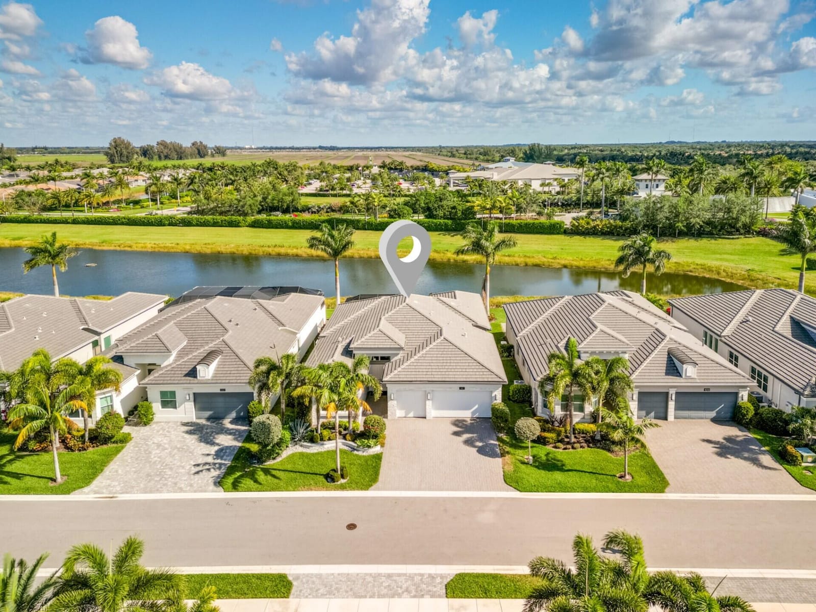 9237 Seahorse Bay Dr — photo 2