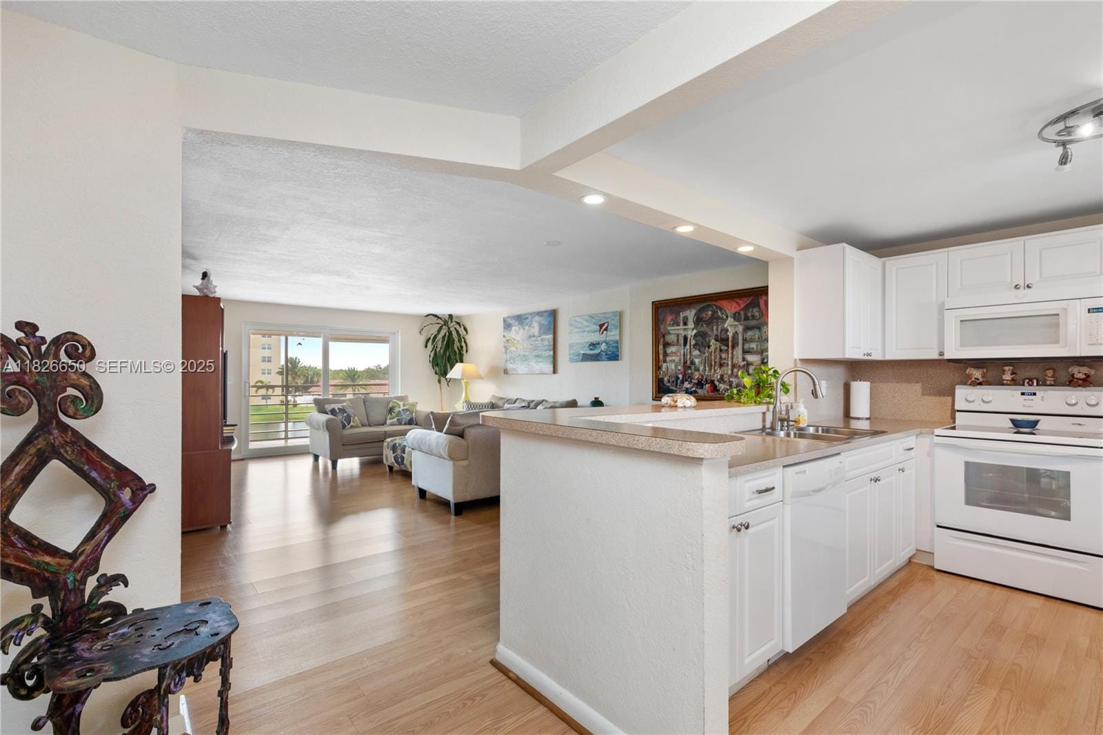431 SE 3rd Street 305, Dania Beach, FL 33004