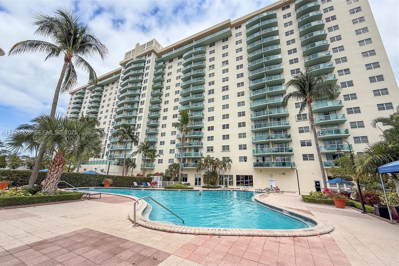 19390 Collins Avenue 1501, Sunny Isles Beach, FL 33160 photo 2