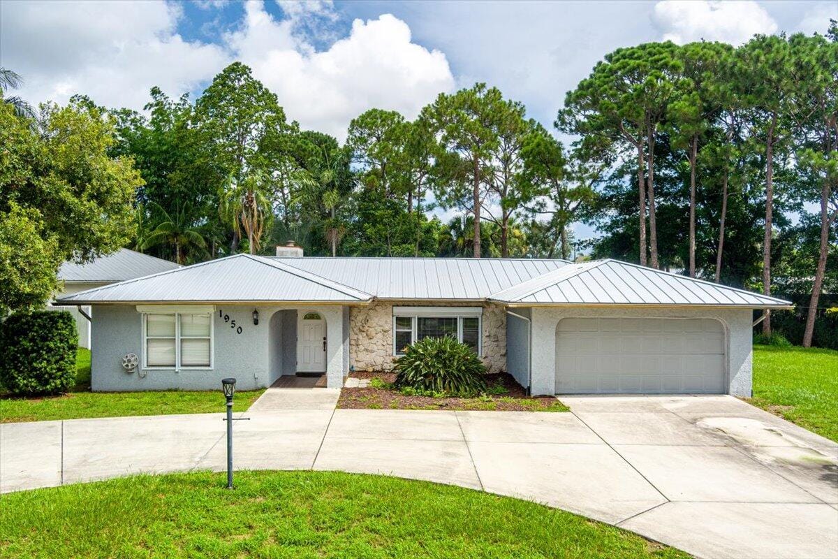 1950 SE Crowberry Drive, Port St. Lucie, FL 34983